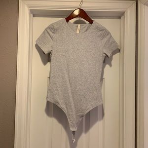 Babaton Contour Short Sleeve Bodysuit - Gray
